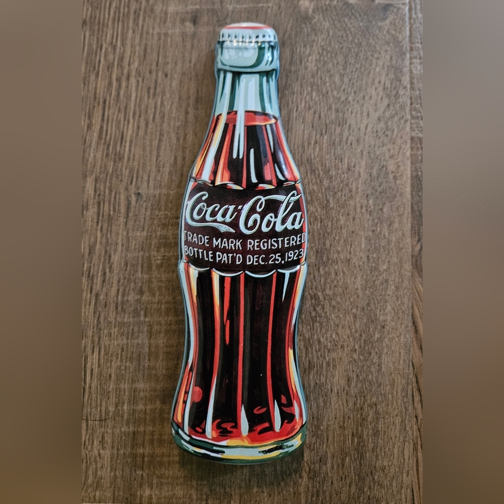 1996 Coca Cola Collectible Pen in Coke Bottle Shape Tin Case